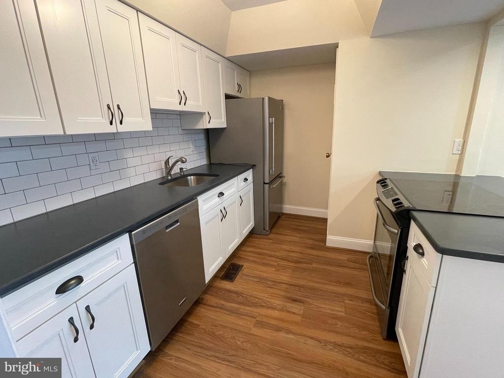 121 E Chelsea Circle - Photo 4