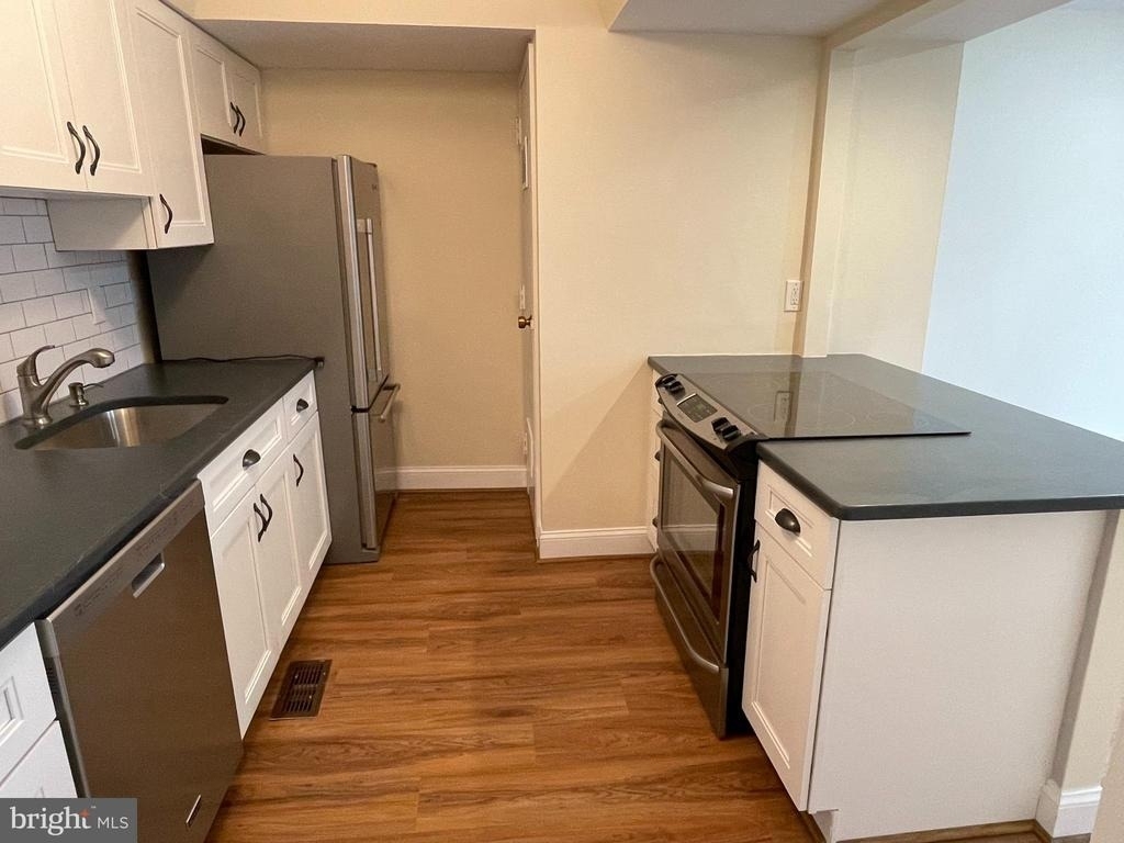 121 E Chelsea Circle - Photo 6