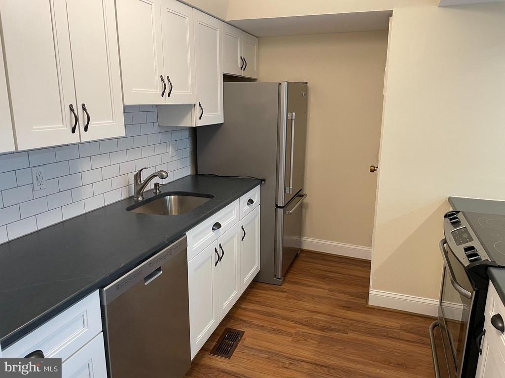 121 E Chelsea Circle - Photo 7