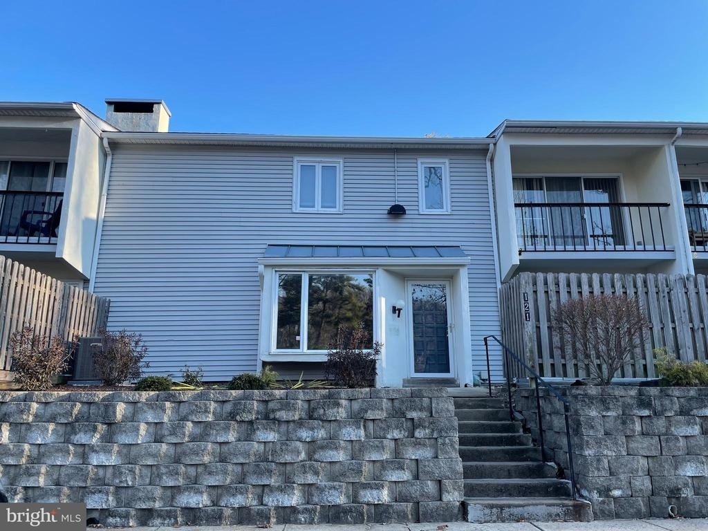 121 E Chelsea Circle - Photo 2