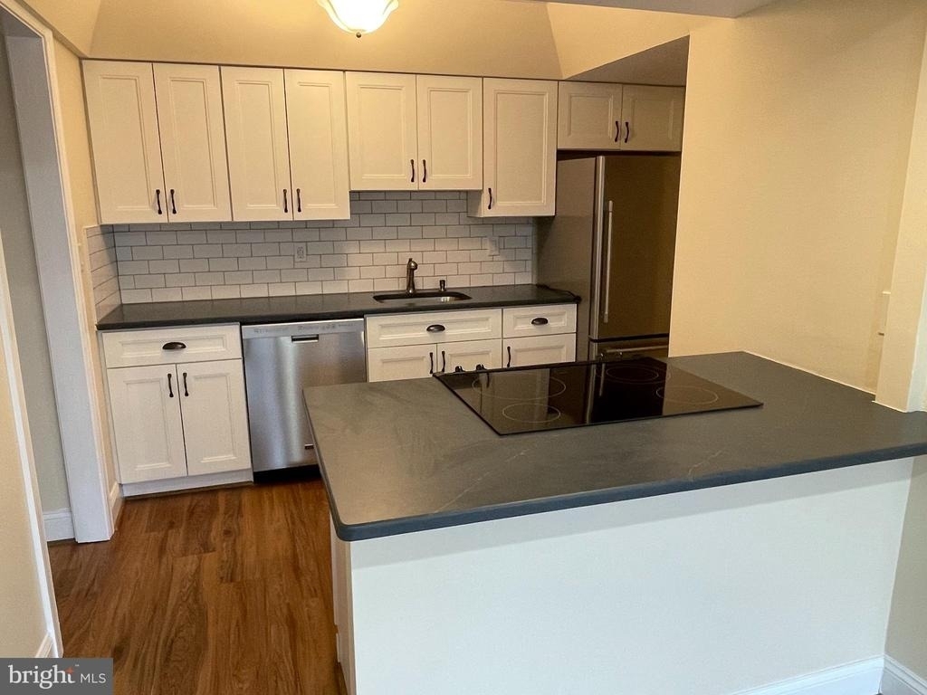 121 E Chelsea Circle - Photo 5