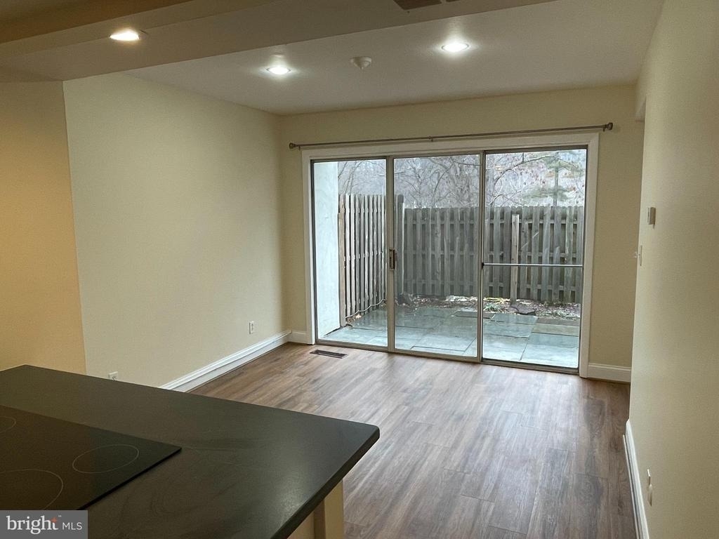 121 E Chelsea Circle - Photo 11