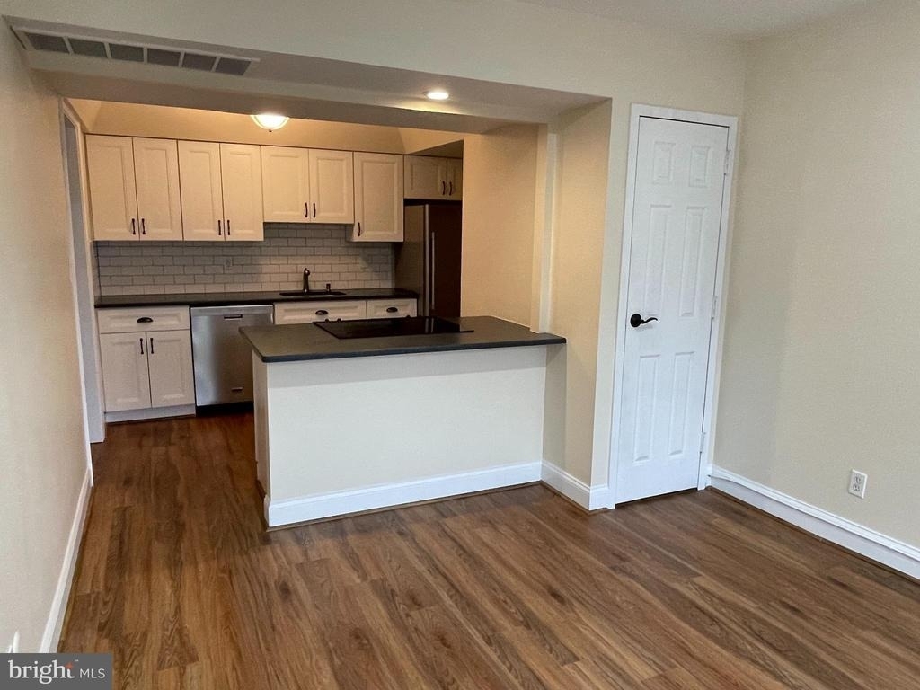 121 E Chelsea Circle - Photo 8