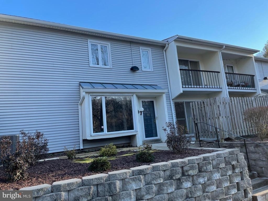 121 E Chelsea Circle - Photo 1