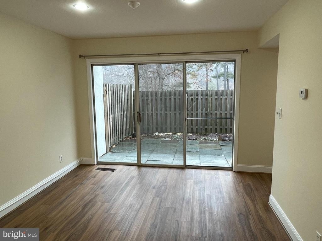 121 E Chelsea Circle - Photo 10