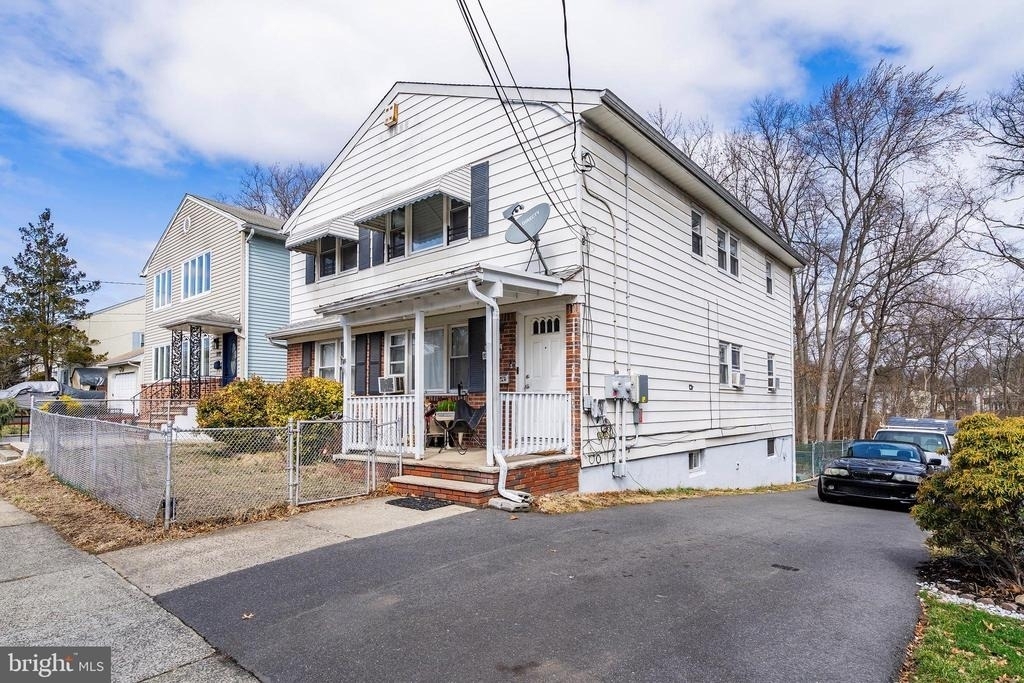 511 Jackson Avenue - Photo 1