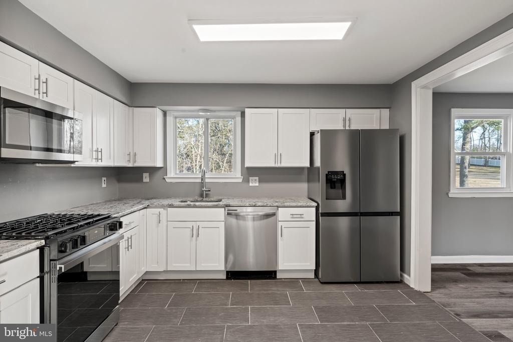 2344 Fernwood Avenue - Photo 7