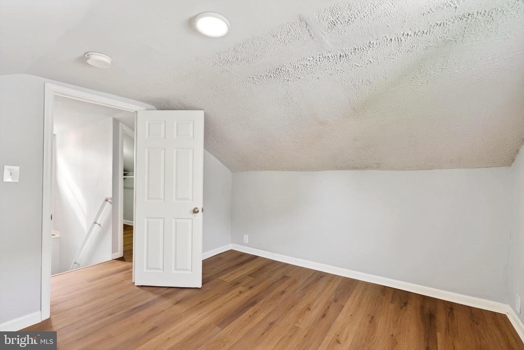 29 Elm Avenue W - Photo 22