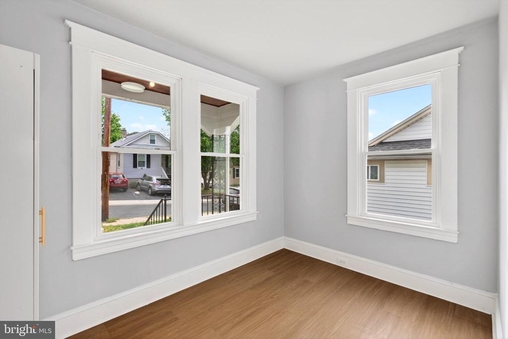 29 Elm Avenue W - Photo 16