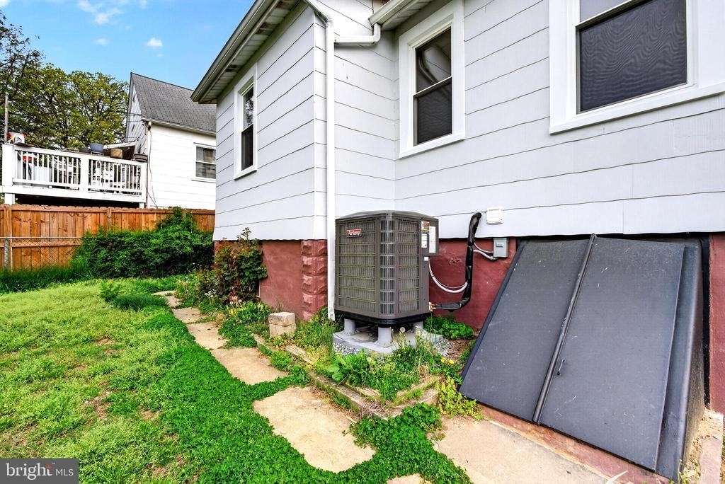 29 Elm Avenue W - Photo 34