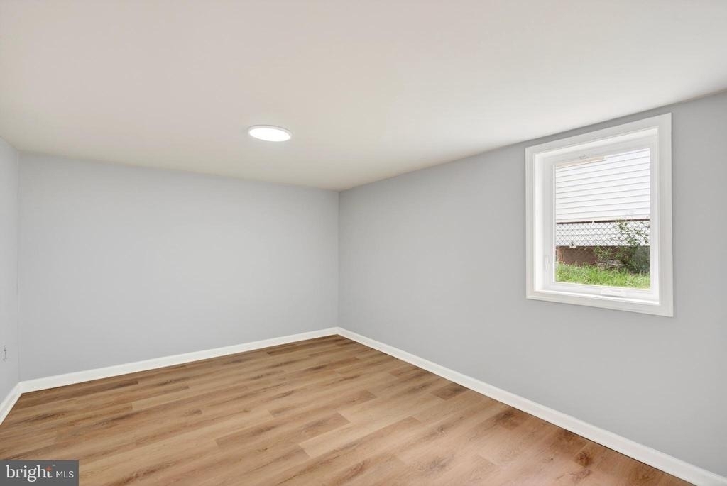 29 Elm Avenue W - Photo 11