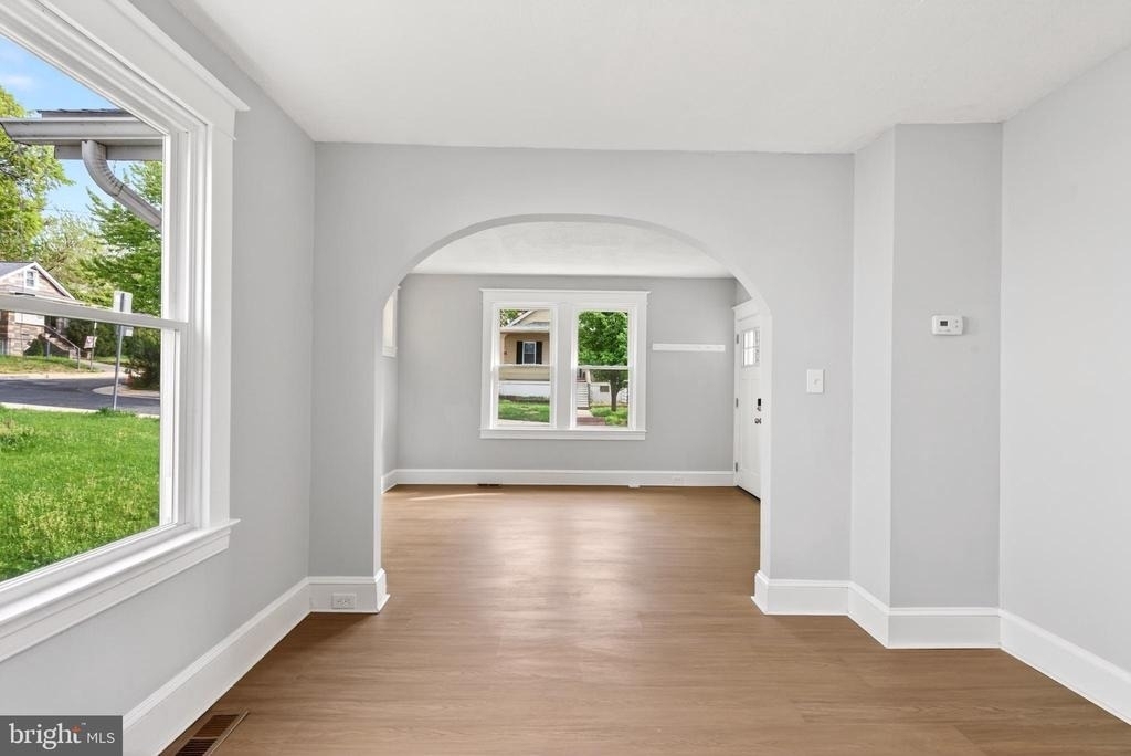 29 Elm Avenue W - Photo 10