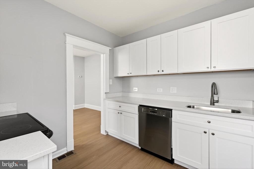 29 Elm Avenue W - Photo 4