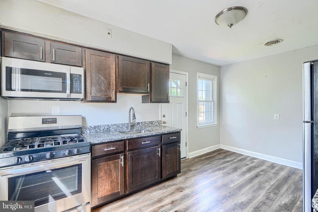 4010 Fernhill Avenue - Photo 2