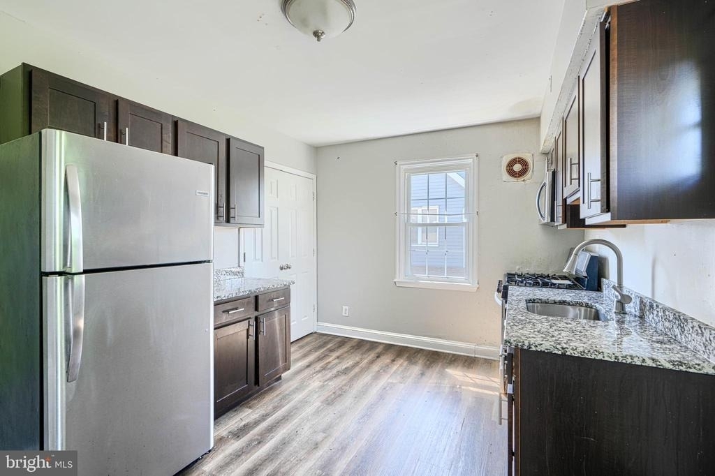 4010 Fernhill Avenue - Photo 3