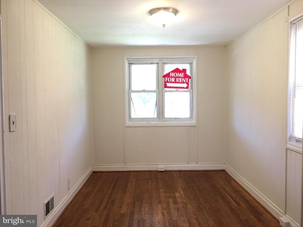 1216 N Augusta Avenue - Photo 2