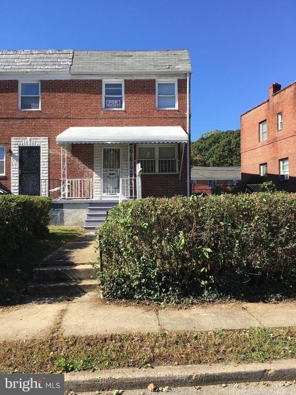 1216 N Augusta Avenue - Photo 0