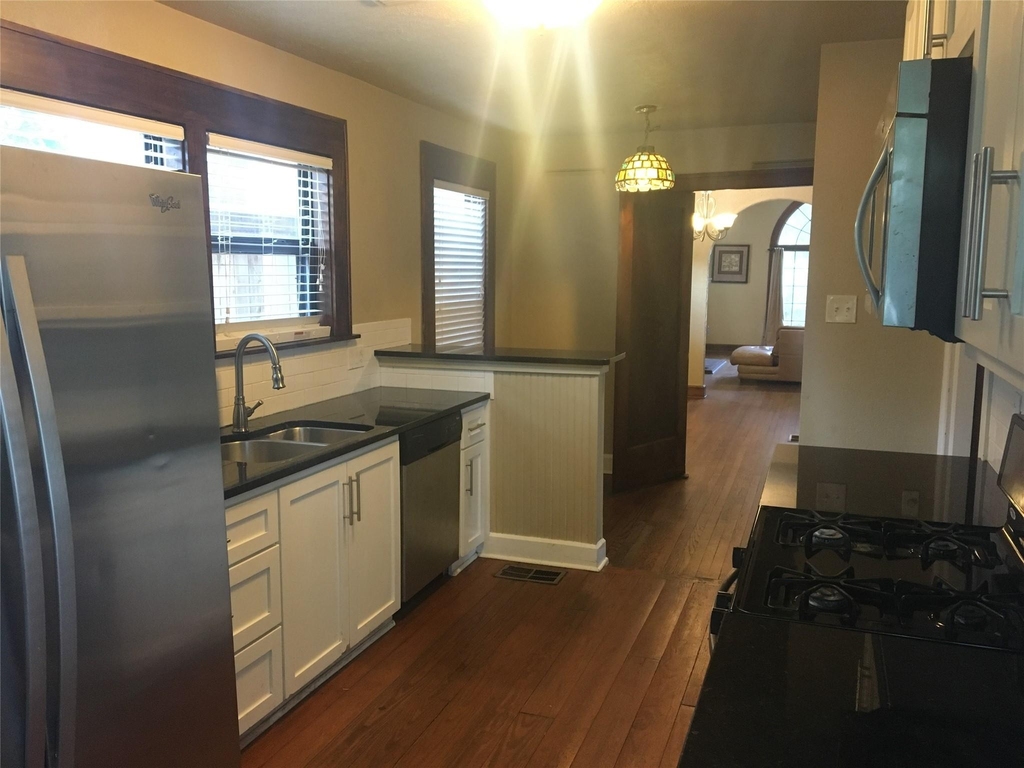 2830 San Gabriel St - Photo 3