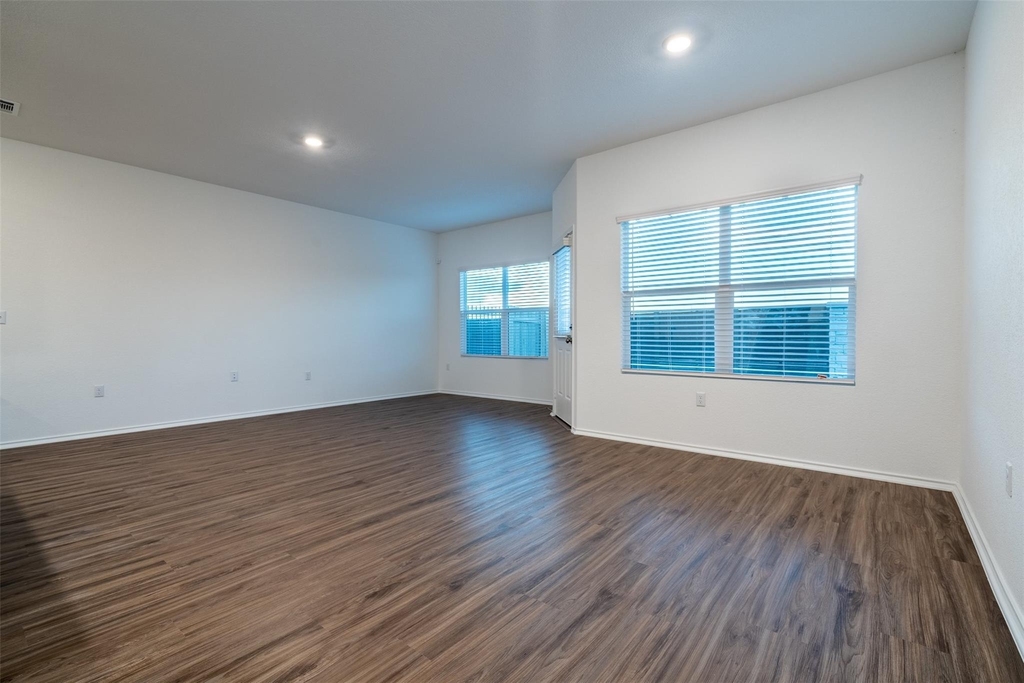 7100 Dancing Wind Ln - Photo 2