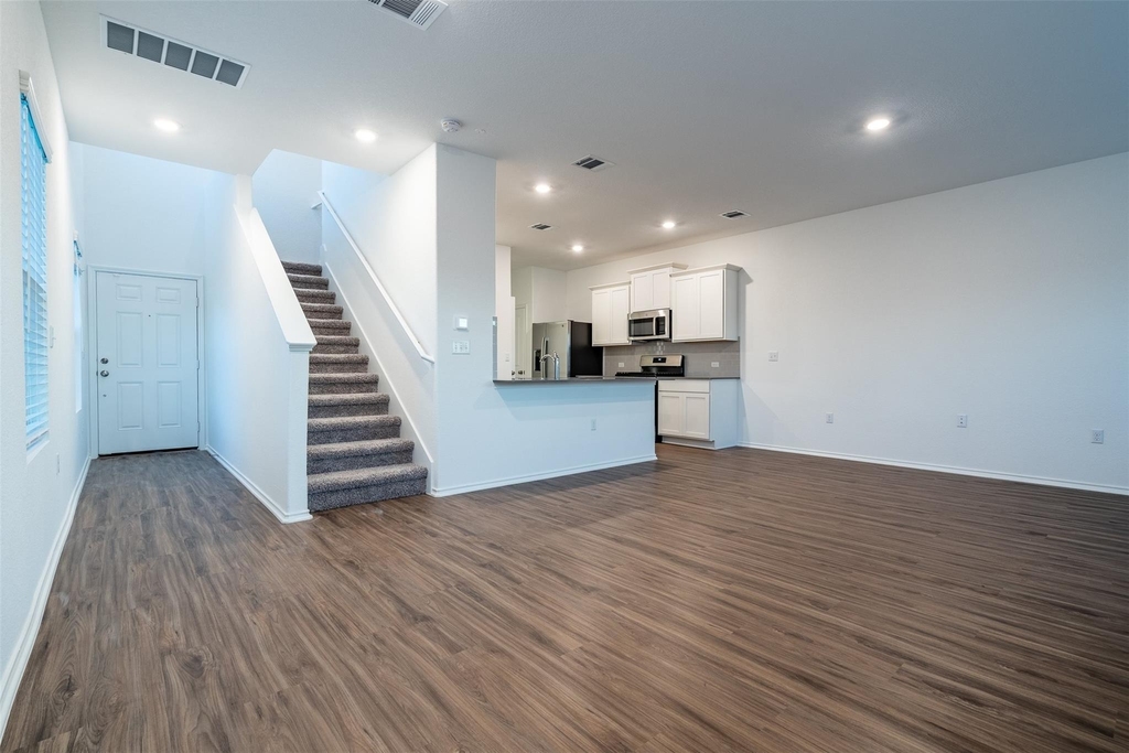 7100 Dancing Wind Ln - Photo 4