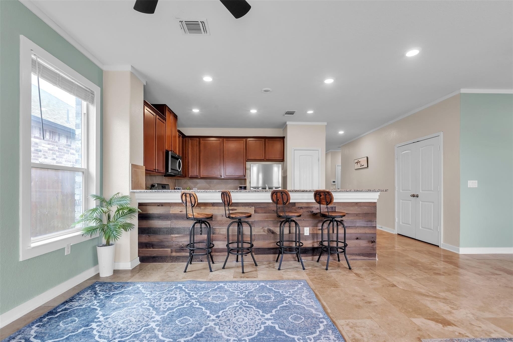 128 Kavanaugh St - Photo 1