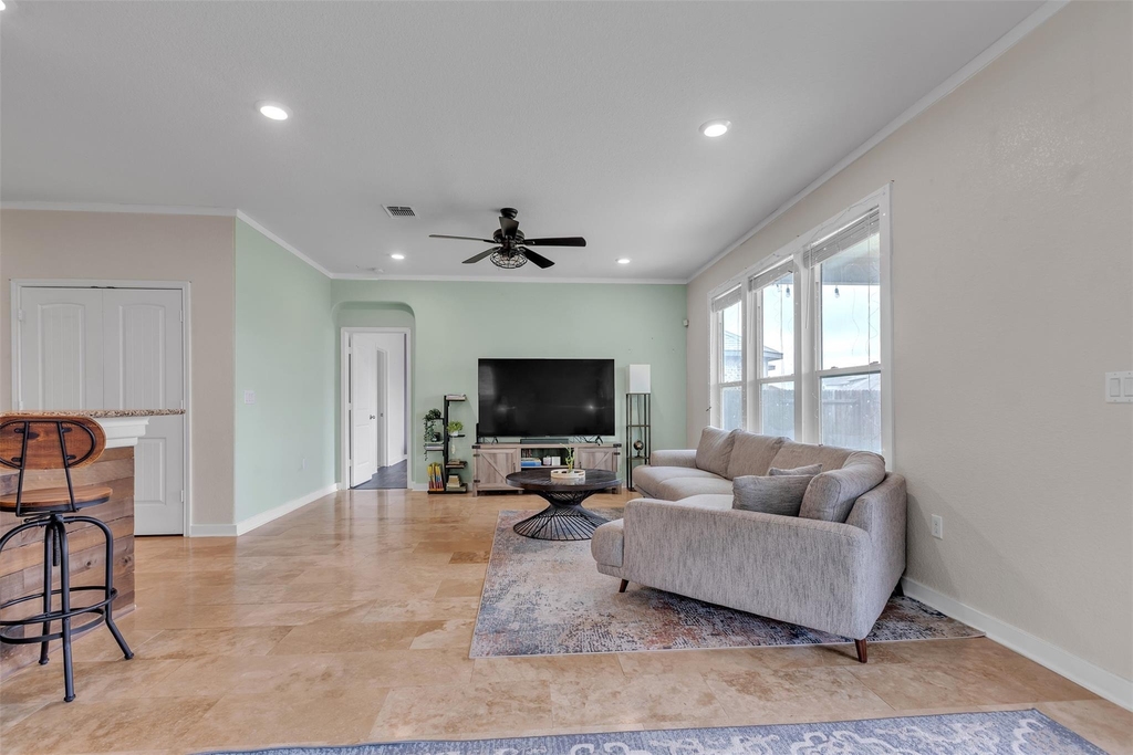 128 Kavanaugh St - Photo 3