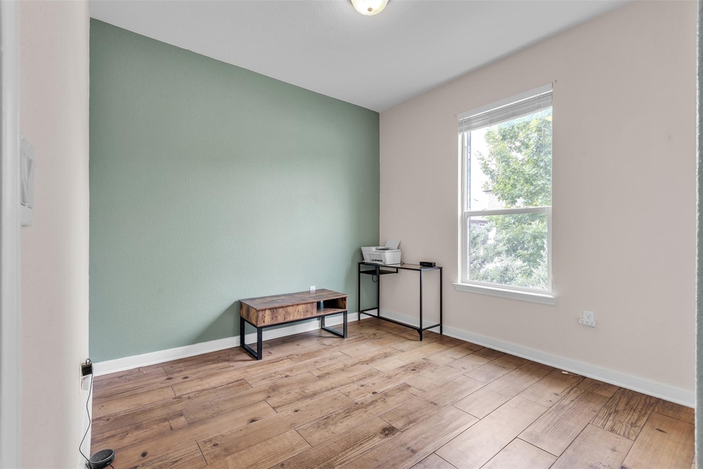128 Kavanaugh St - Photo 10