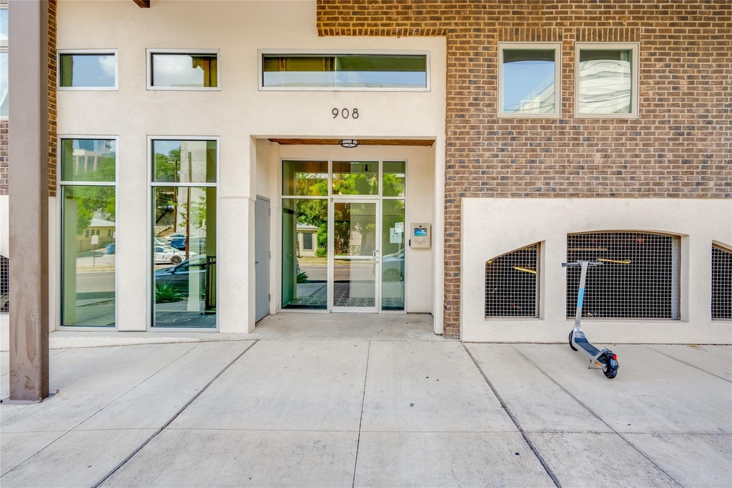 908 Nueces St - Photo 32