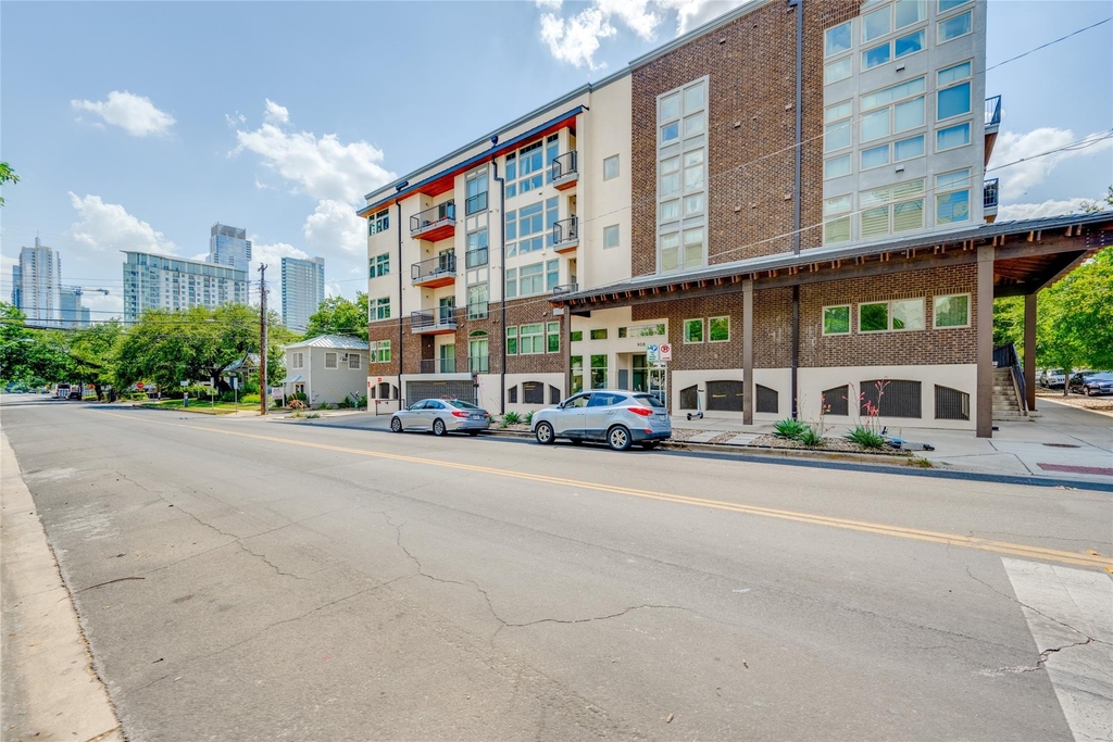 908 Nueces St - Photo 37