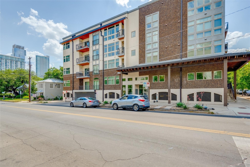 908 Nueces St - Photo 36