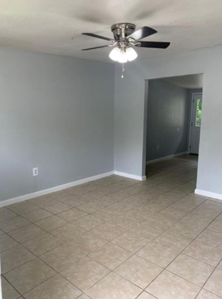 1013 Hackberry St - Photo 2