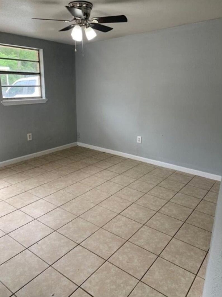 1013 Hackberry St - Photo 3