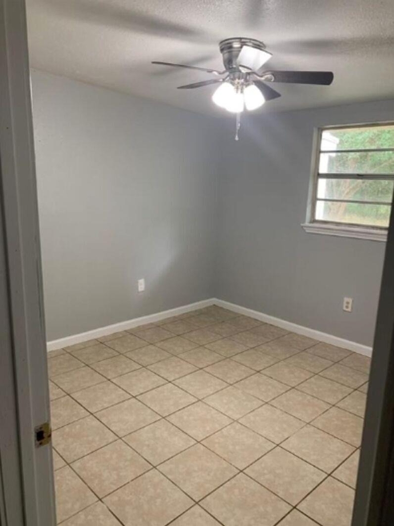 1013 Hackberry St - Photo 5