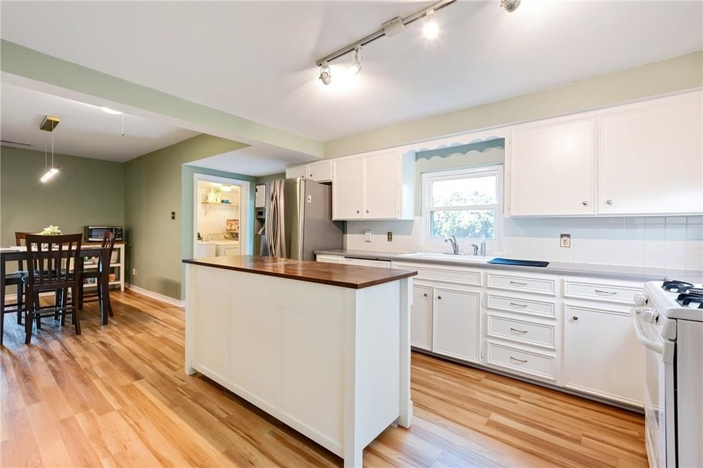 7815 Hardy Dr - Photo 3