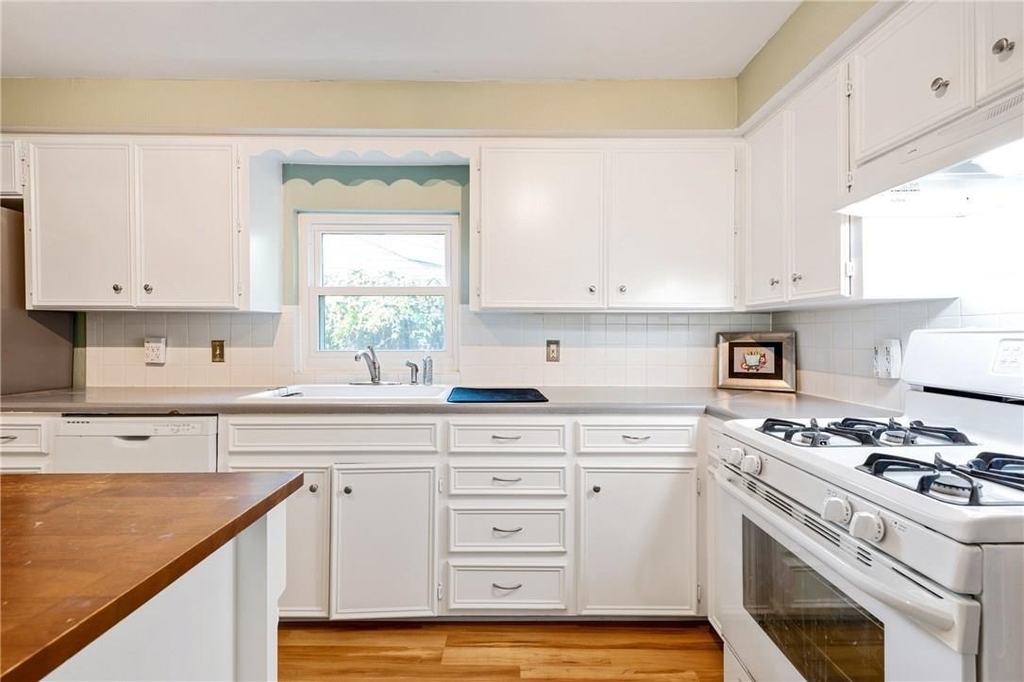 7815 Hardy Dr - Photo 4