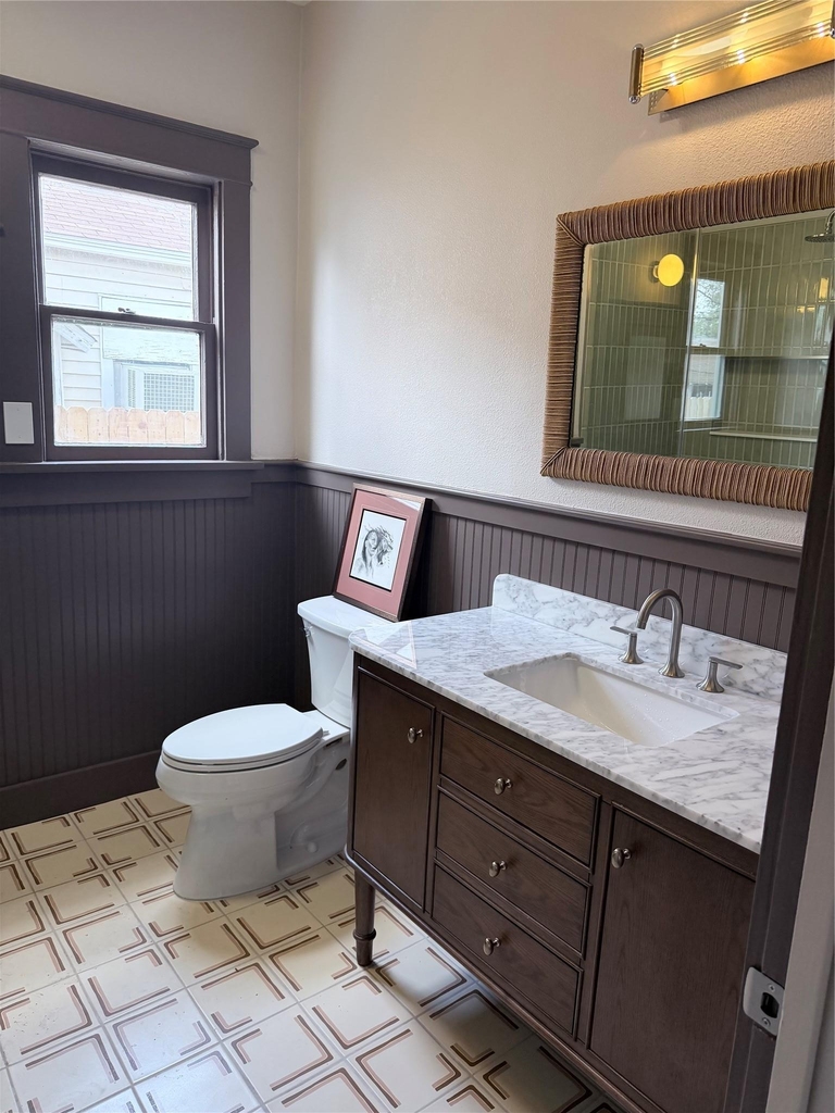 1914 W Magnolia Ave - Photo 2