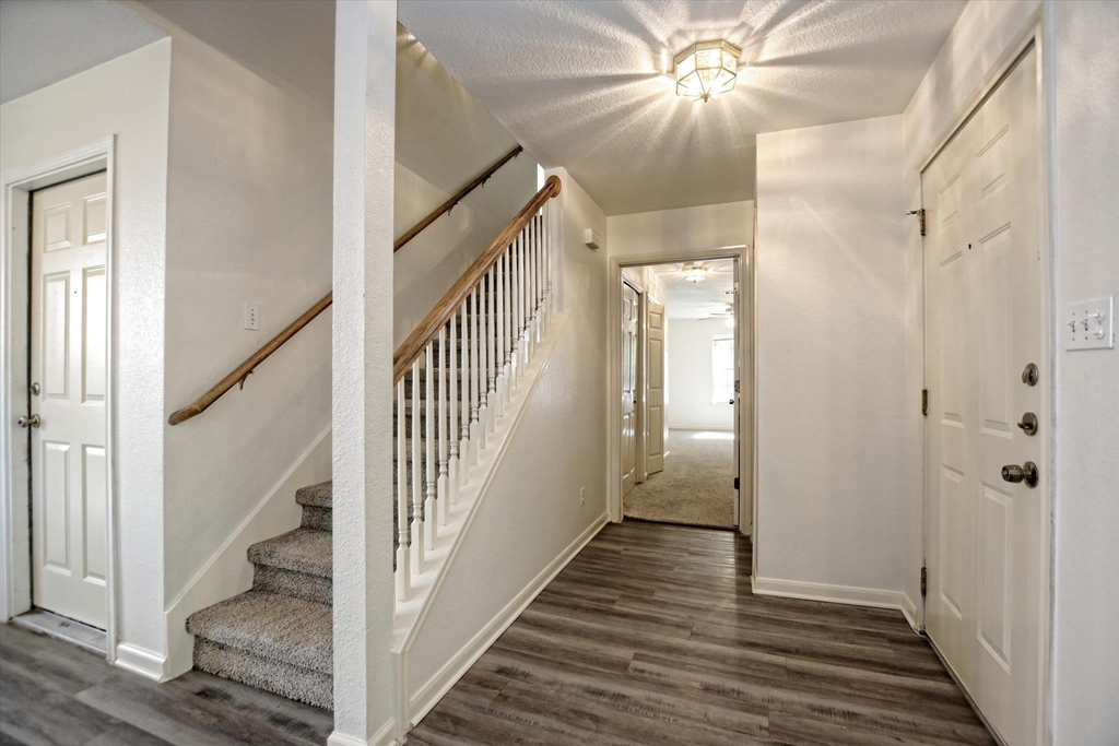 101 S Mockingbird Cir - Photo 1