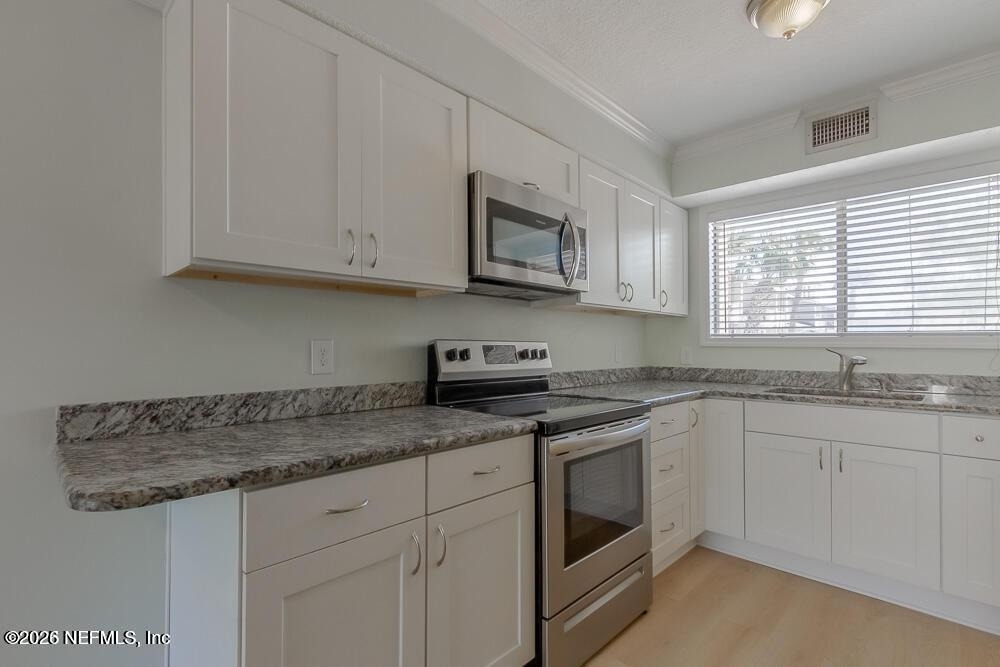 360 14th Avenue S - Photo 3