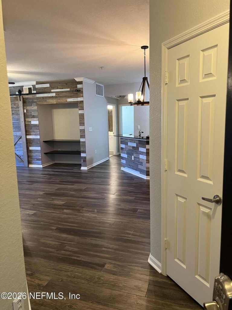 8539 Gate Parkway W - Photo 2