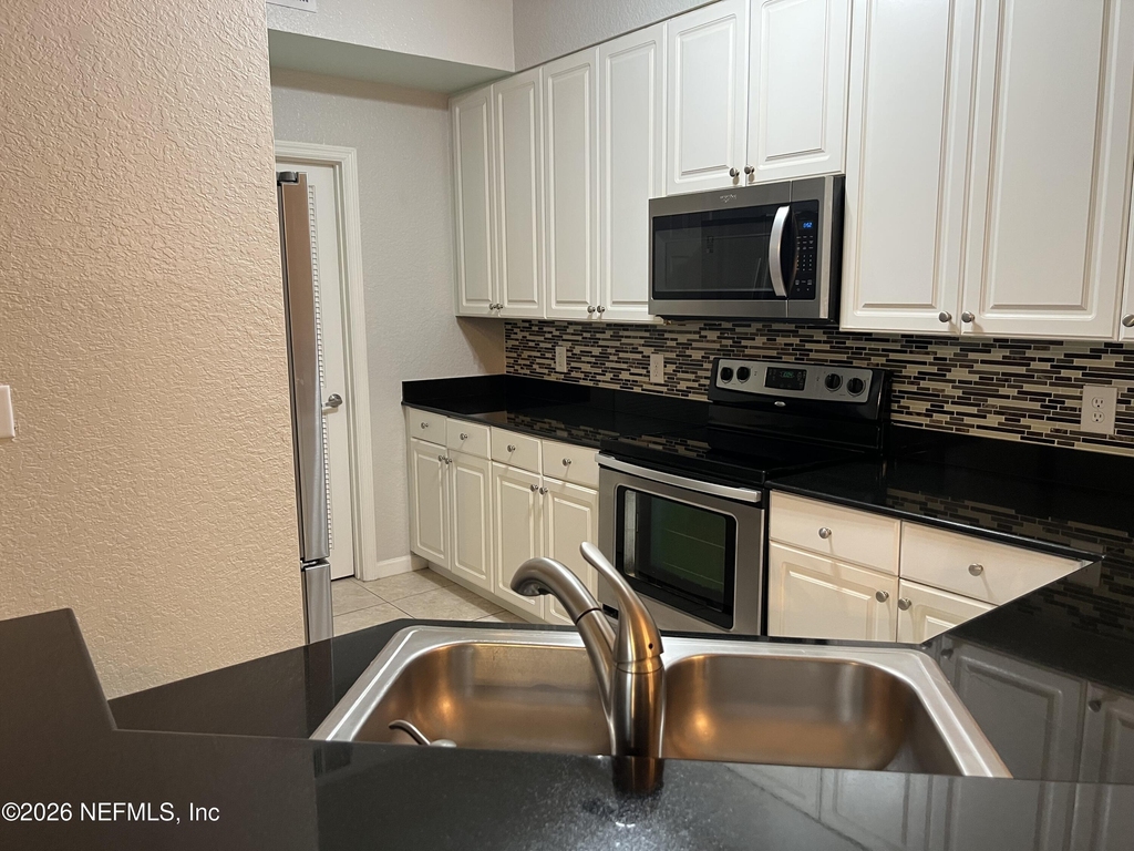 8539 Gate Parkway W - Photo 9