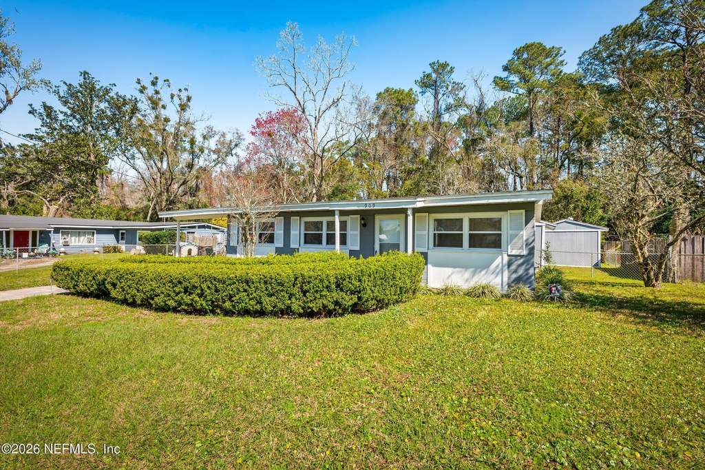 909 Westgate Drive - Photo 2