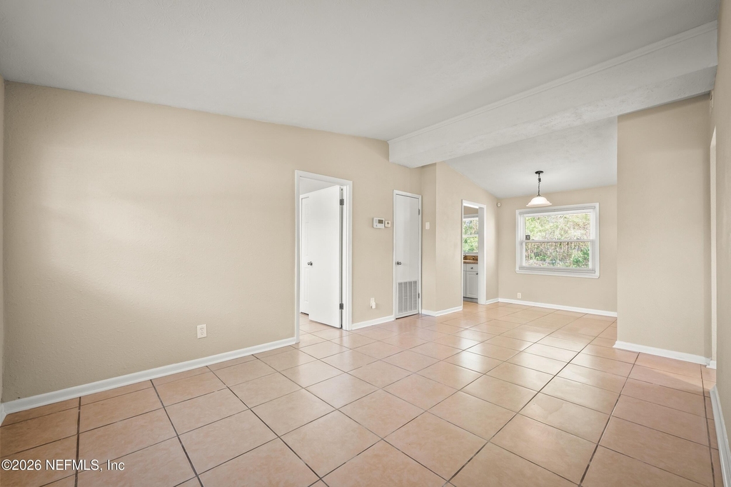 909 Westgate Drive - Photo 5