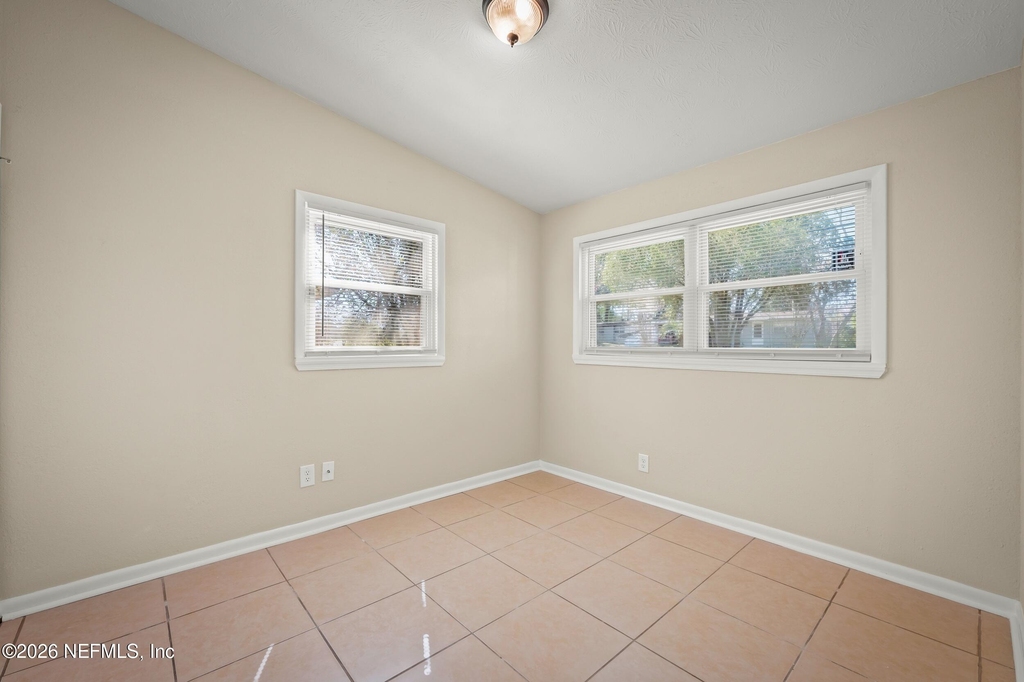 909 Westgate Drive - Photo 13