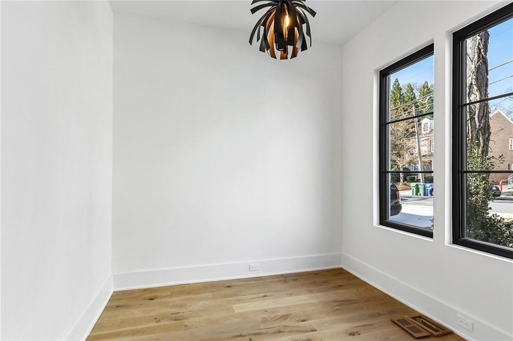 2985 Lookout Place Ne - Photo 2