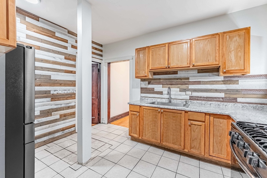 4938 W Monroe Street - Photo 2