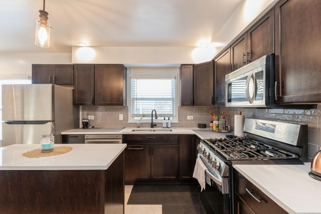 856 E Capri Drive - Photo 3