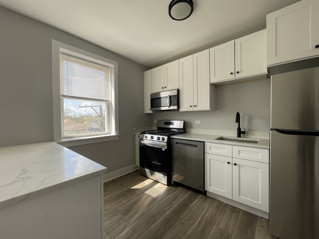 722 N Austin Boulevard - Photo 4