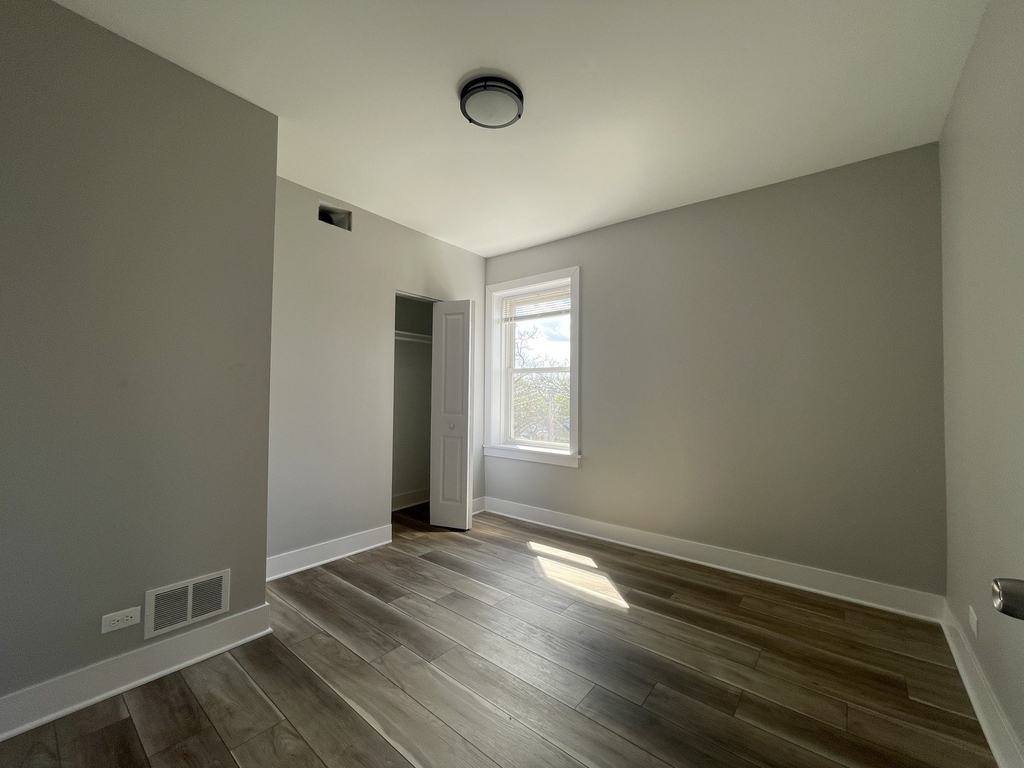 722 N Austin Boulevard - Photo 7