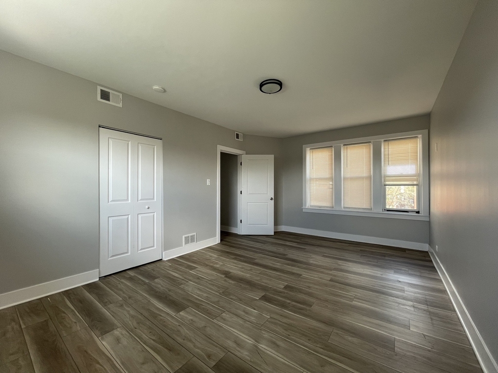 722 N Austin Boulevard - Photo 8