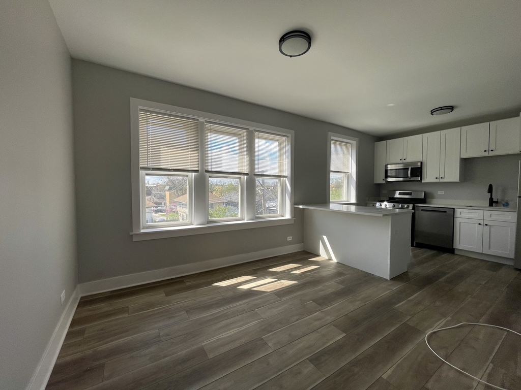 722 N Austin Boulevard - Photo 5